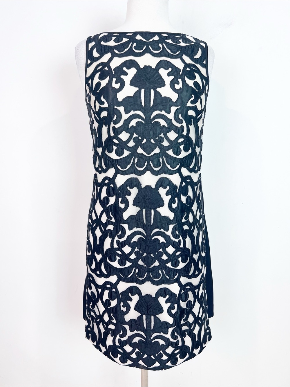 VINCE CAMUTO BLACK PATTERN SLEEVELESS DRESS OVER NUDE LINING SZ 6